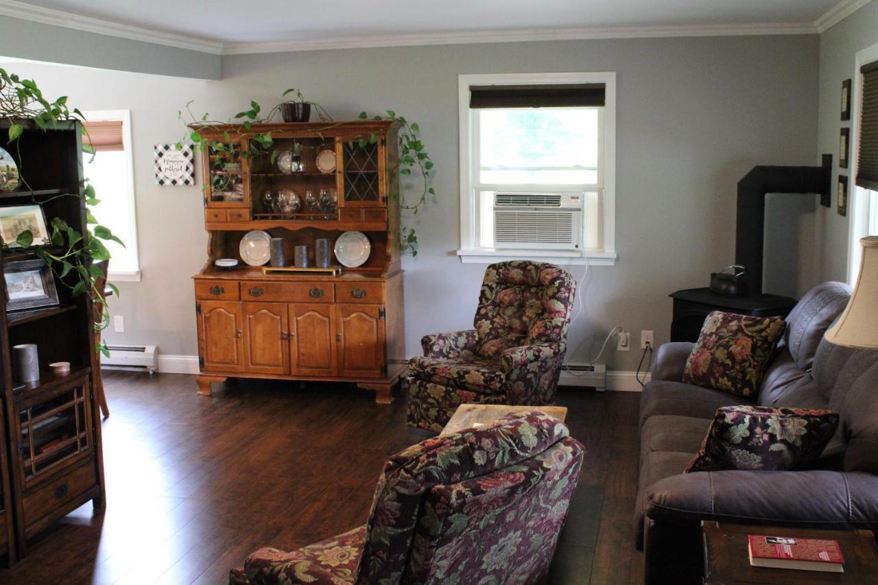 Maple Leaf Acre Villa Williston Exterior photo